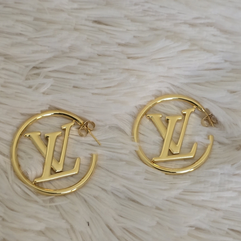 Gold Fashion Logo Hoop Pierced Earrings 2 sizes - Picture 4 of 15